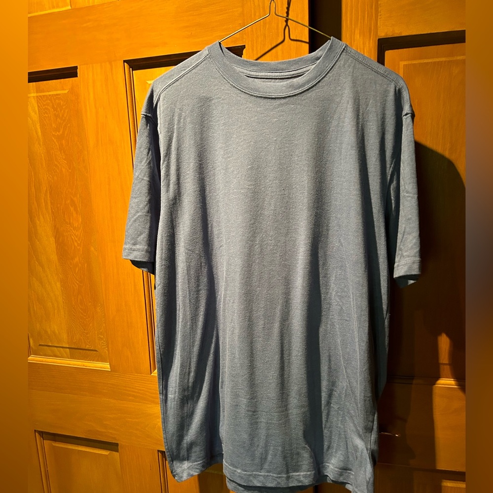 Blue Mountain T-Shirt Size M NWOT 🍎
